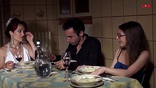 Уроки секса с моей мачехой с Мэри Райдер, Рози Мур и Капитано Эриком - порно видео