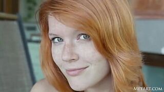 Миа Соллис принимает солнечную ванну - порно видео