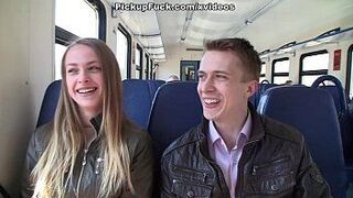 Сексуальную девушку трахнули с двумя членами - порно видео