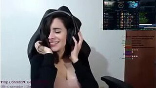 Стримеры стонут вживую - порно видео