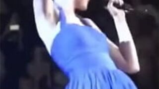 Тейлор Свифт вышла обнаженной на сцену - порно видео