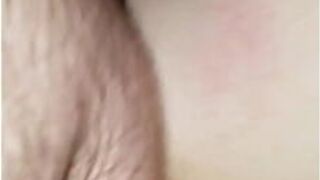 Жена непрерывно кончает, брызжет на все тело, пока наконец не дает мне расслабиться в обеих ее дырочках!! Она впрыскивает в первый раз на всем протяжении - порно видео
